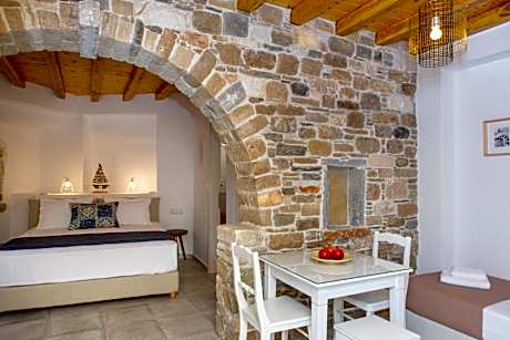 Deluxe Apartment with Private Courtyard