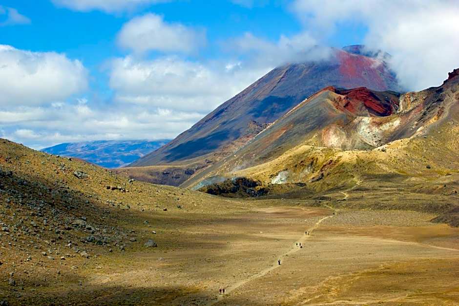Adventure Lodge & Motel and Tongariro Crossing Track Transport