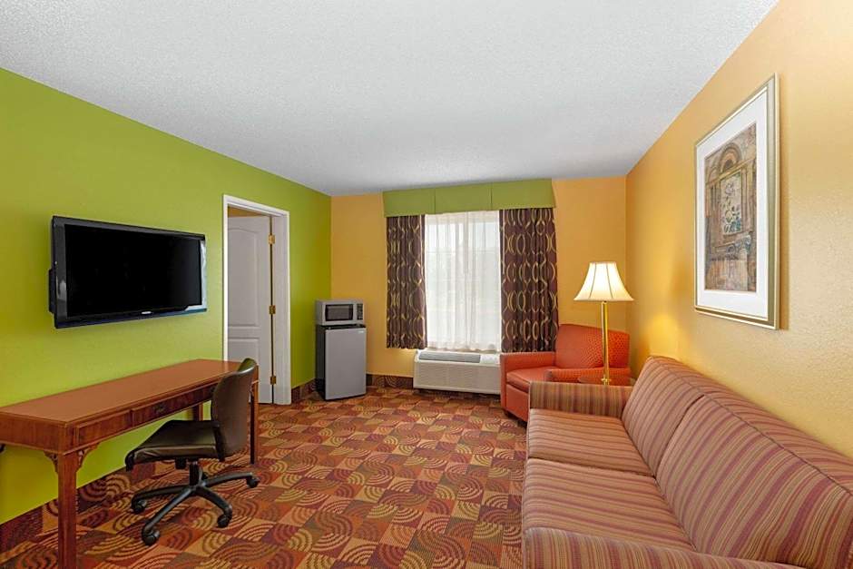 Super 8 by Wyndham Lake of the Ozarks