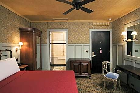 Captain's Cabin with private bathroom