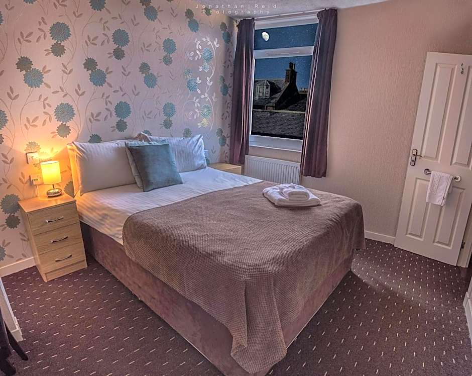 Number 44 Hotel & Bar