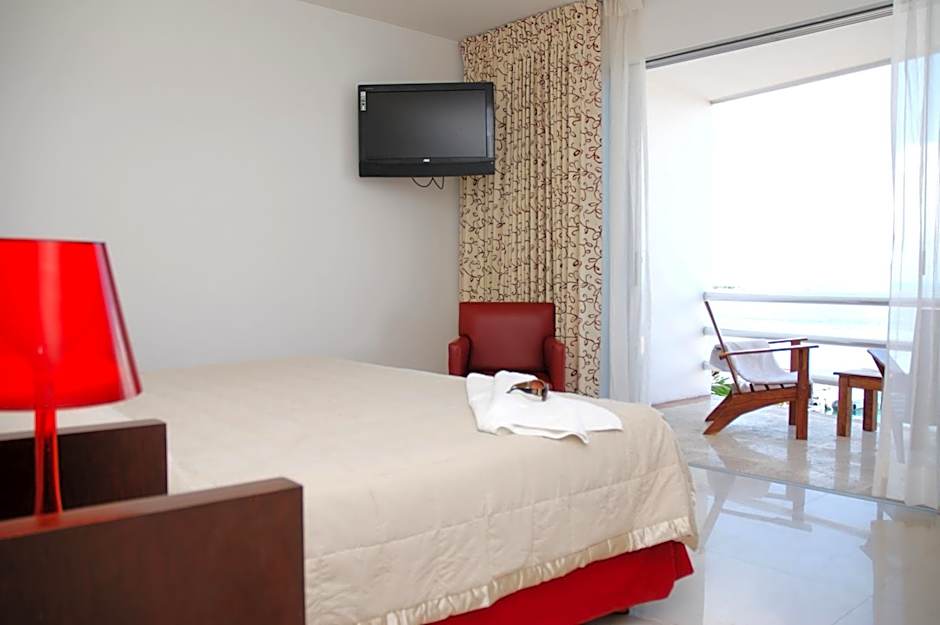 Photo 1 of 9 of Deluxe 1 King Bed, Bay View