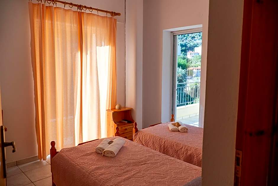 Davis Studios & Apartments