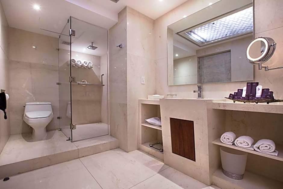 HS HOTSSON Hotel Leon