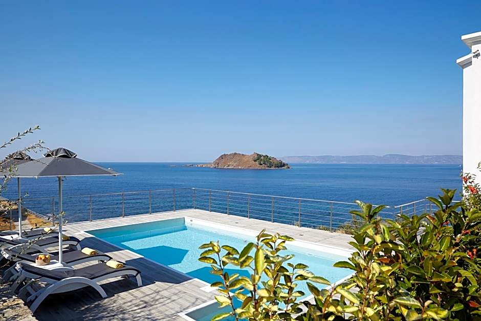 Eleia Seafront Rooms & Villas