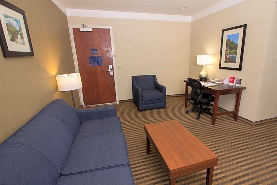 Comfort Suites Visalia