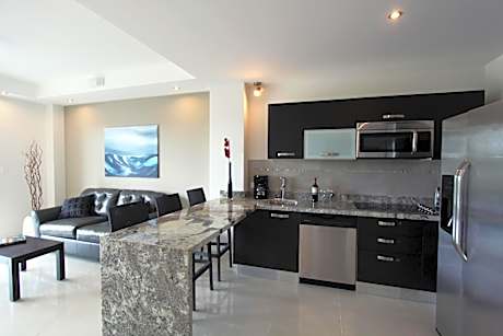 1 Bedroom GRAND SUITE With Kitchen, Plunge pool, Living room, 2 XL balconies