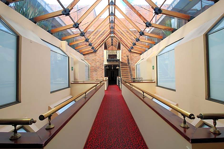 Hotel Windsor House Inn By GEH Suites