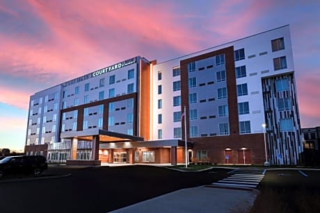 Courtyard by Marriott Indianapolis Fishers