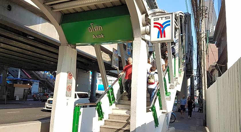 14 Place Sukhumvit Suites