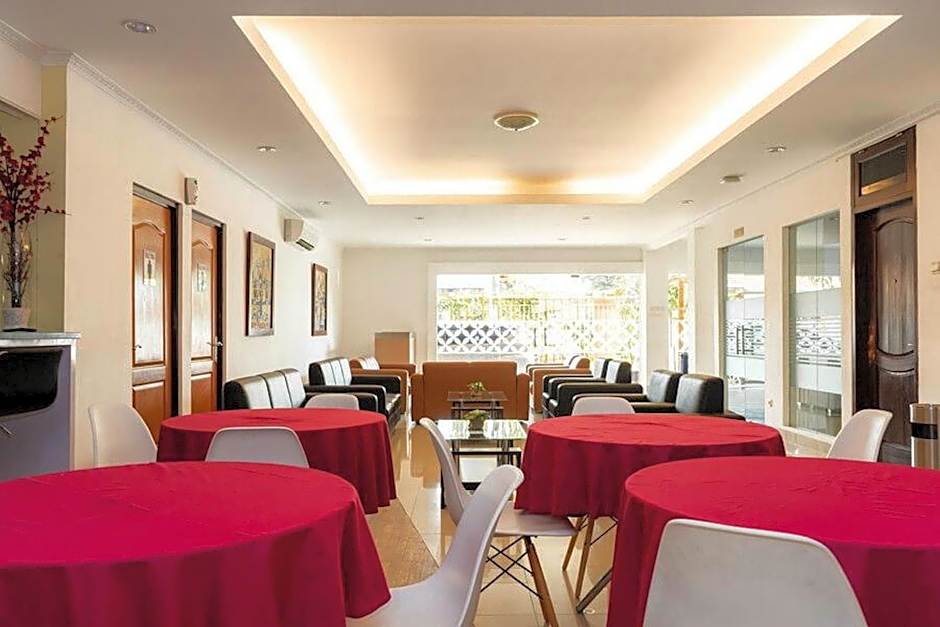 RedDoorz Plus Syariah near Java Supermall Semarang 2