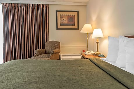 1 Queen Bed, Smoking