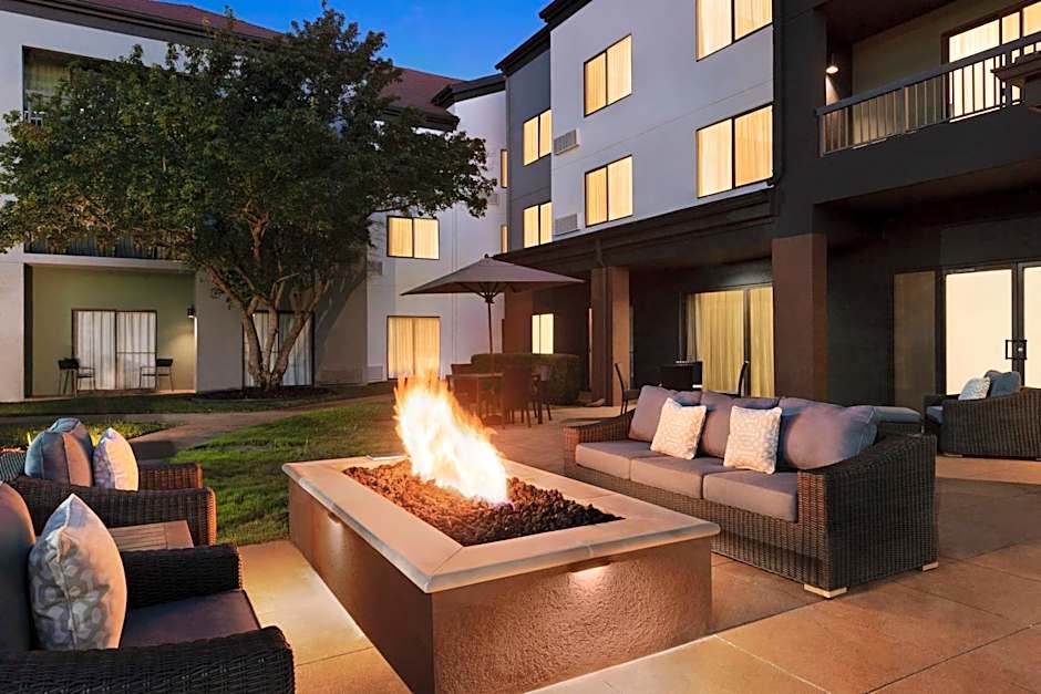 Courtyard by Marriott Tulsa Central