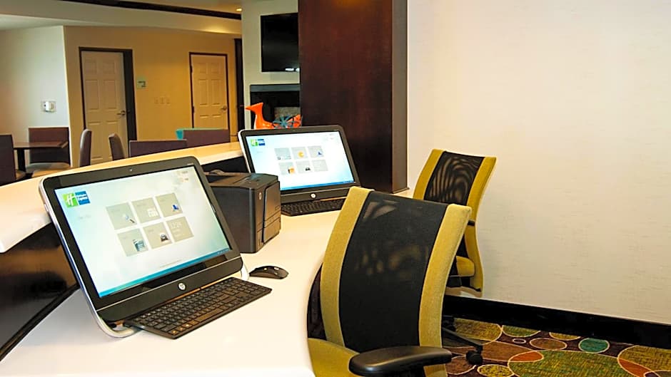 Holiday Inn Express & Suites Wichita Northeast By IHG