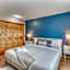 Boho Retreat w/King Bed on Bow River Pathway