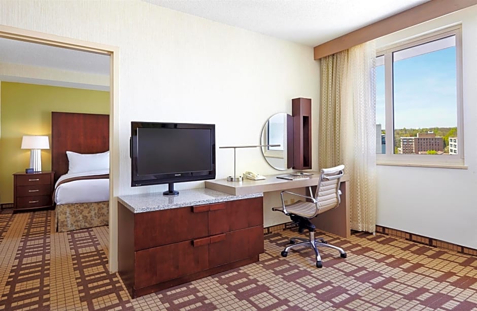 Zdjęcie 1 z 4 — 1-Bedroom Suite with King Bed