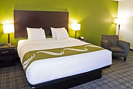 1 King Bed, Nonsmoking, Accessible