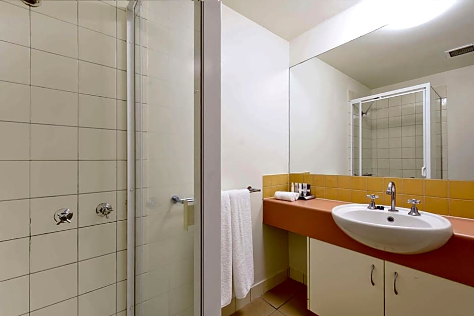 Metro Advance Apartments & Hotel