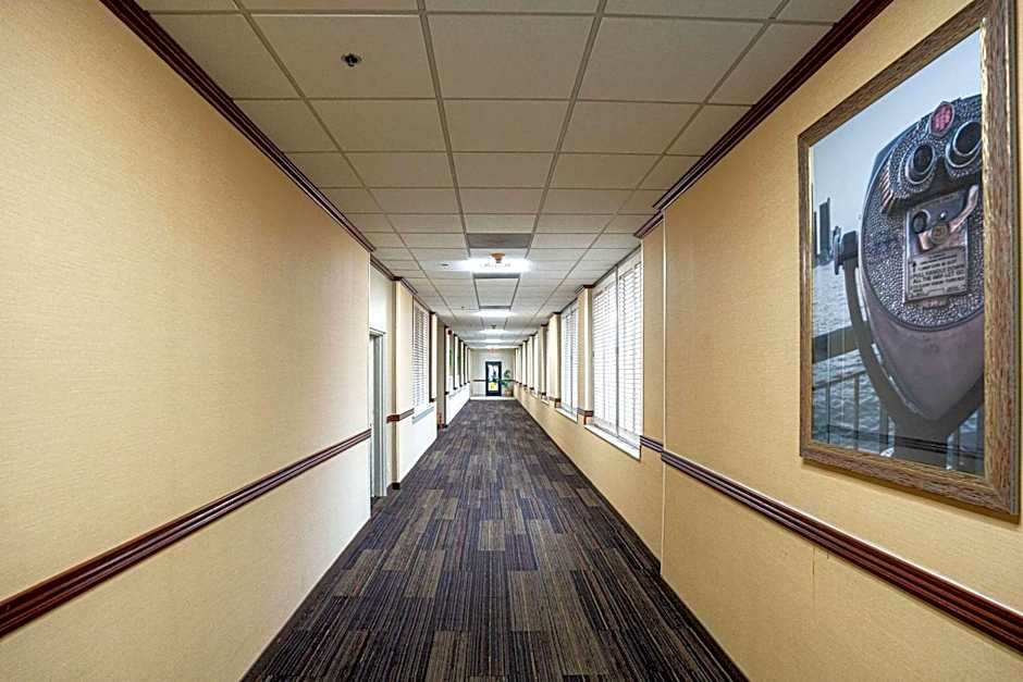 Clarion Hotel Detroit Metro Airport
