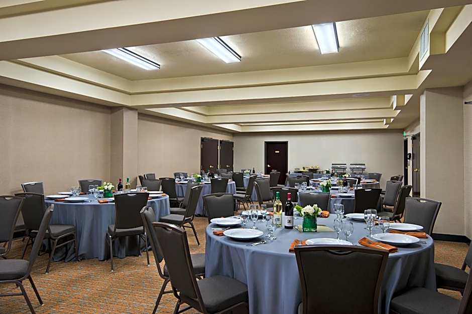 Oxford Suites Spokane