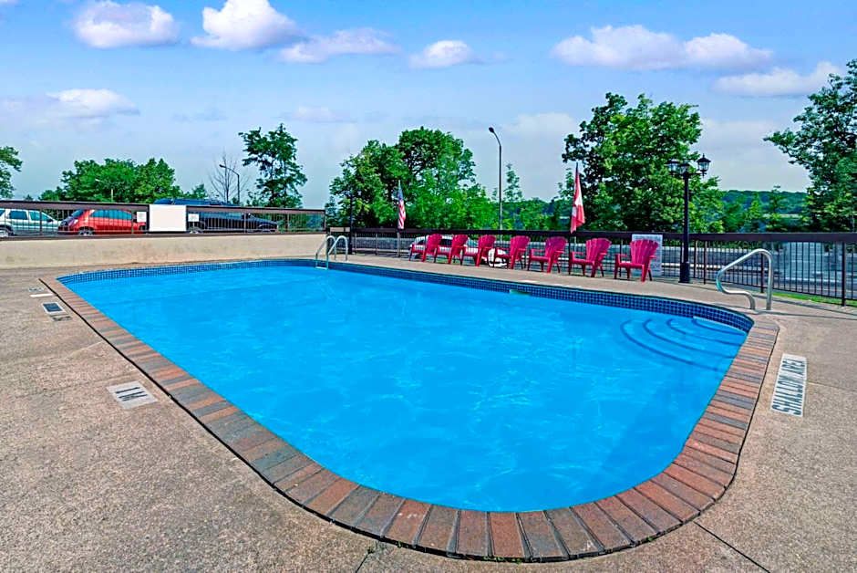 Super 8 by Wyndham Niagara Falls North