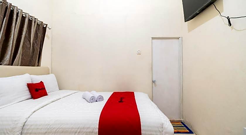 RedDoorz Syariah near Pasar Aur Kuning