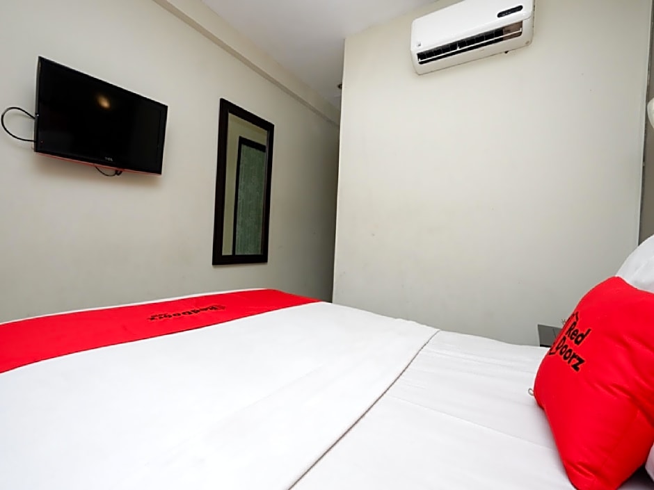 RedDoorz Plus @ Singosari Raya