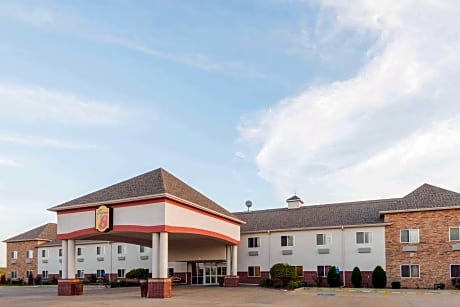 Super 8 by Wyndham Salina