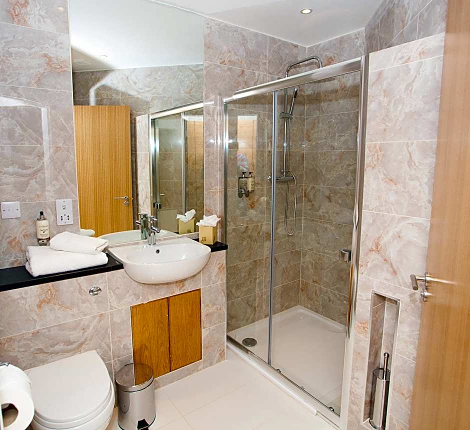 Royal Athenaeum Suites