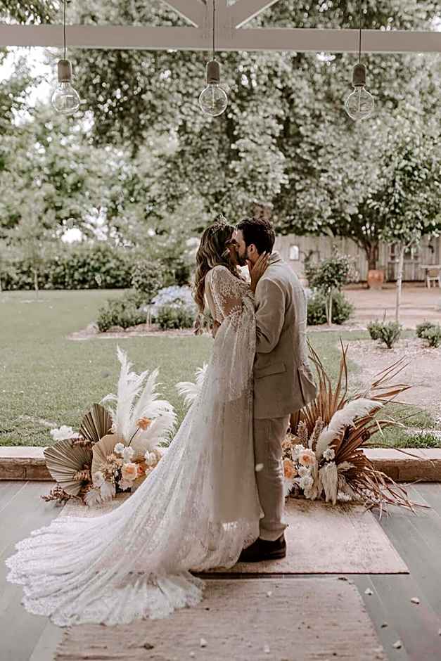Chanticleer Gardens Barn cottage with a Pool