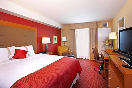 King Room - Hearing Accessible - Roll-in Shower