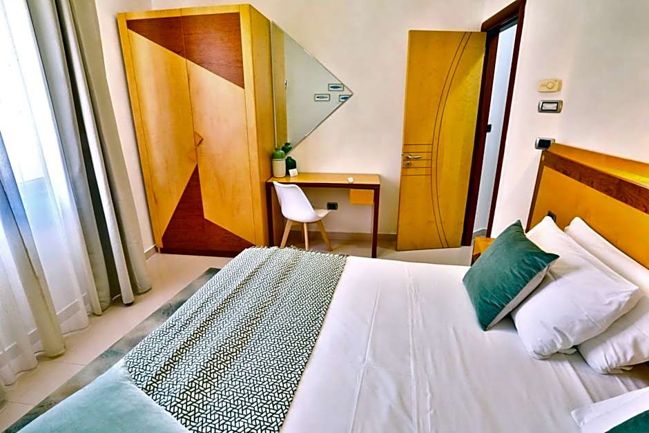 Piccadilly Rooms Restaurant and Beach