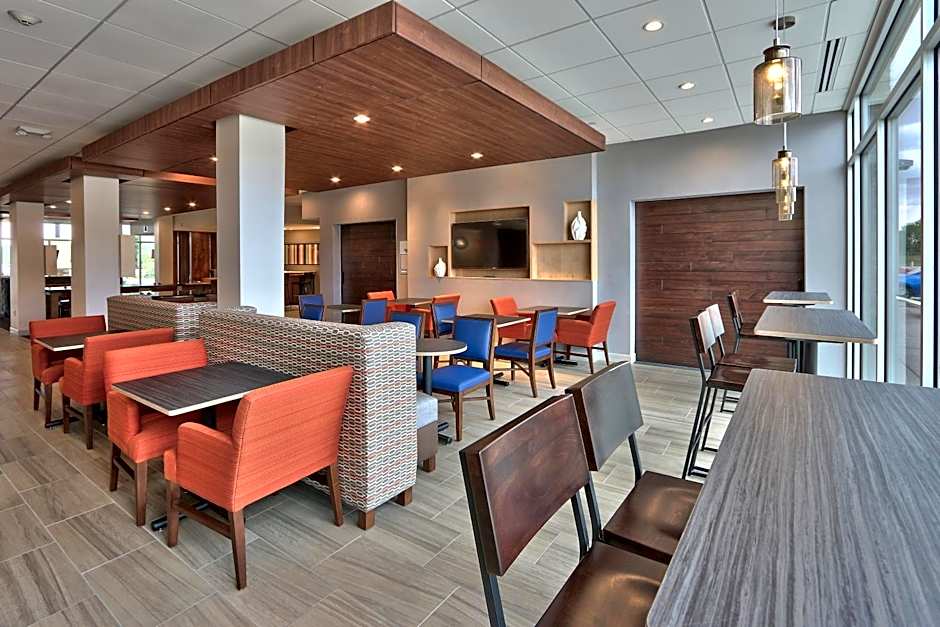Holiday Inn Express & Suites Roswell By IHG