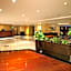 Hotel Windsor House Inn By GEH Suites