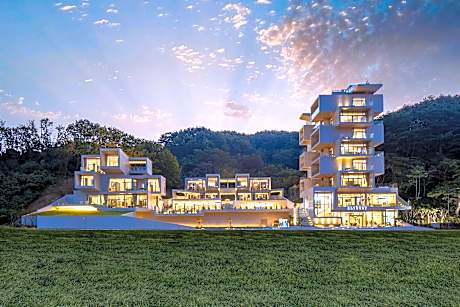 Jeongeup Elystay Poolvilla