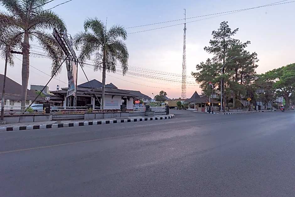 Urbanview Hotel Crown Tasikmalaya by RedDoorz