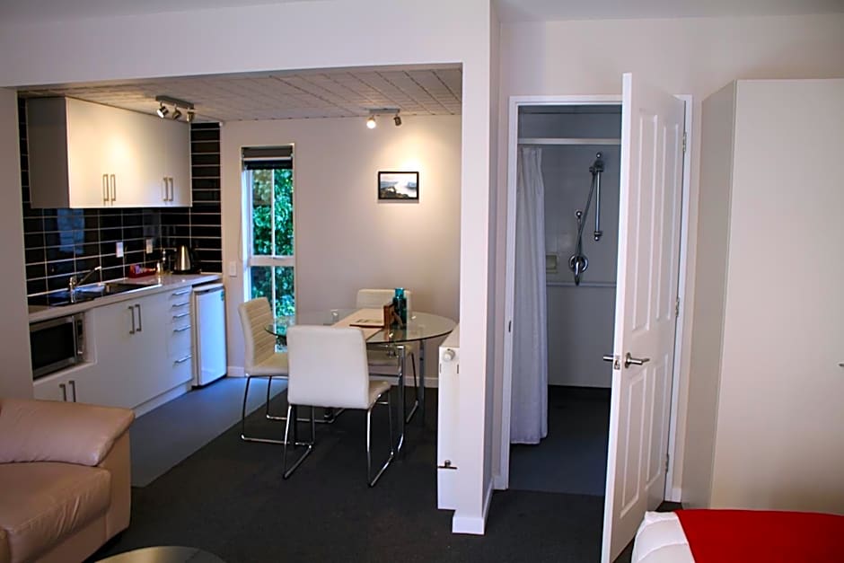 Birchwood Manor Motel