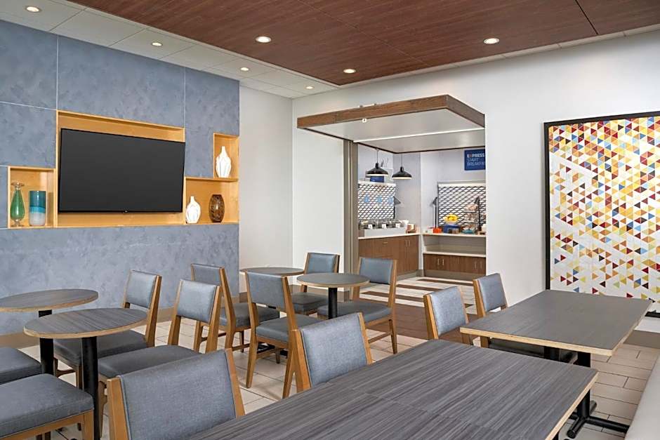 Holiday Inn Express & Suites Pittsburgh North Shore By IHG