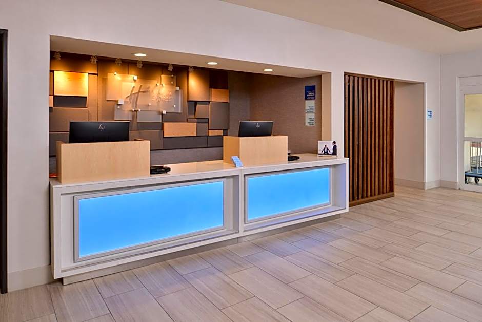 Holiday Inn Express Stockton Southeast By IHG
