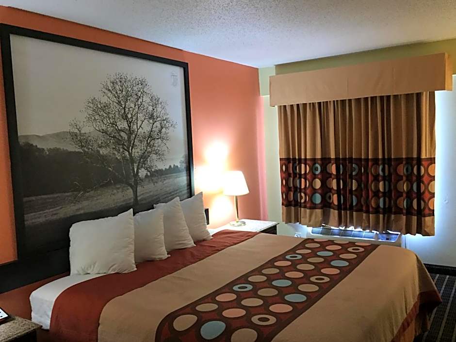 Super 8 by Wyndham Dandridge