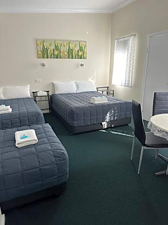 Triple Room with Shared Bathroom