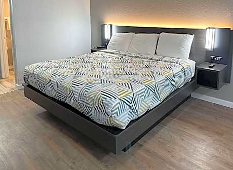 King Room - Disability Access - Non-Smoking