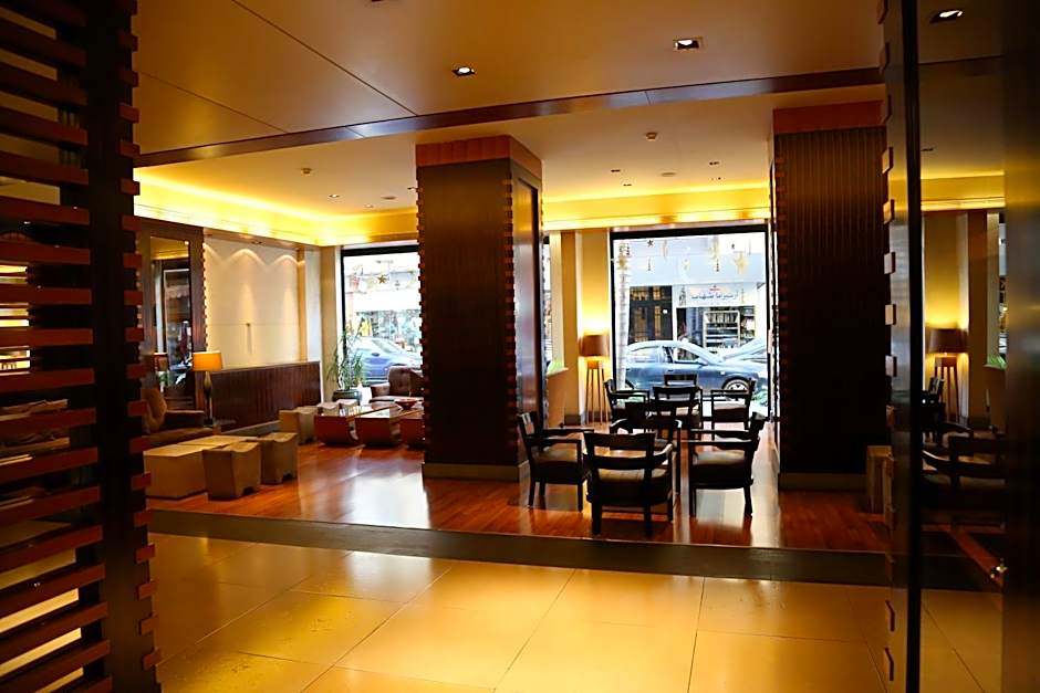 Le Commodore Hotel