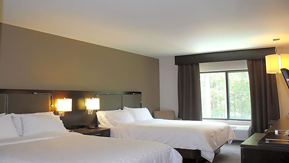 Photo 1 of 7 of Standard 2 Queen Beds
