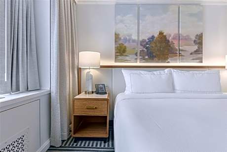 Deluxe King - City View