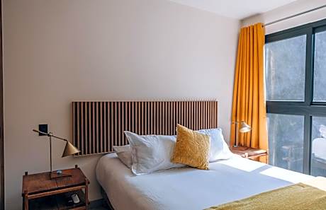 Deluxe One-Bedroom Apartment with City View