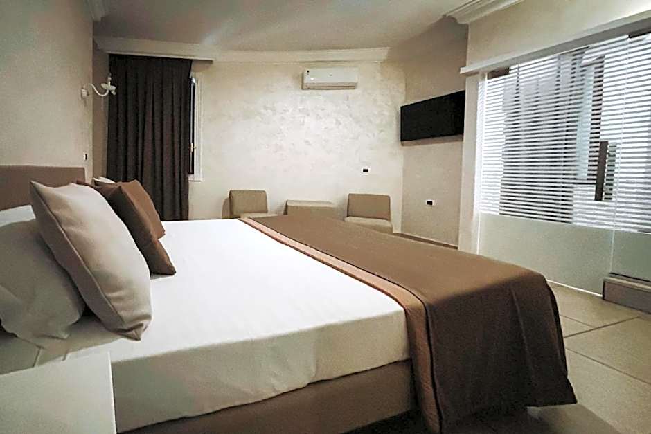 Bee Queen Hotel