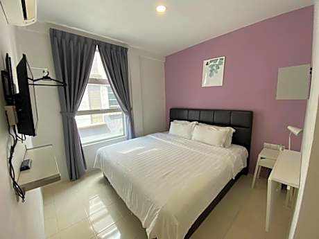 King Bedroom with Window