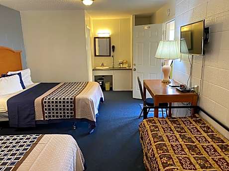 Queen Room with Two Queen Beds - Non-Smoking