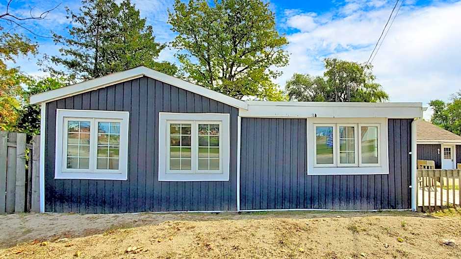 Main Beach River Retreat - Wasaga Beach 1 - Main Strip - 93 Mosley St